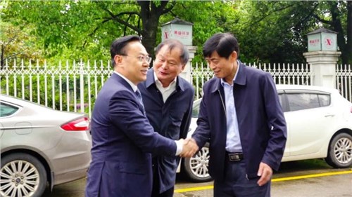 湖南師范大學(xué)校長劉仲華院士、副校長唐賢清一行蒞臨集團(tuán)益陽茶廠調(diào)研指導(dǎo)