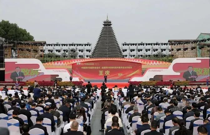 第十七屆中國茶業(yè)經濟年會召開，集團公司繼續(xù)排名中國茶企百強前列，白沙溪茶廠、益陽茶廠榮獲多項榮譽